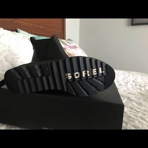 Sorel black boots, size 8, never worn/gift